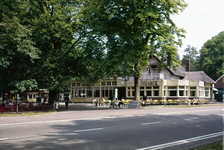 849900 Gezicht op het café-restaurant De Pyramide van Austerlitz (Zeisterweg 98) te Woudenberg.